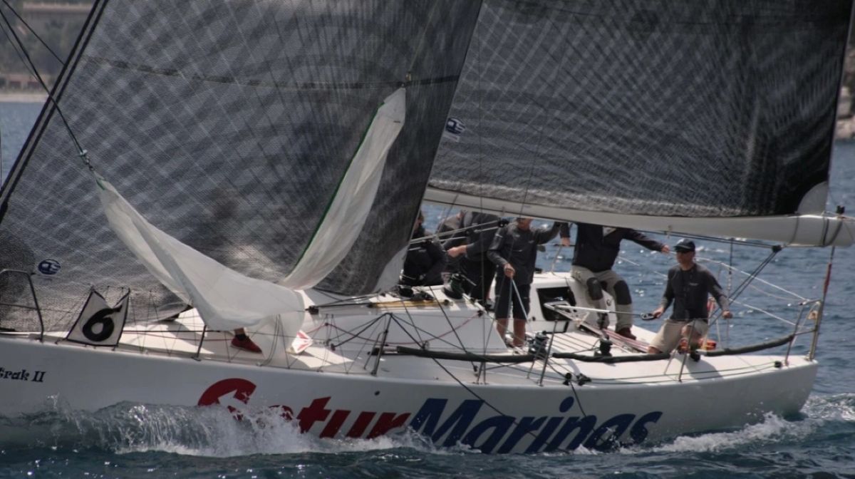 Парусная яхта в гонке Loryma CUP