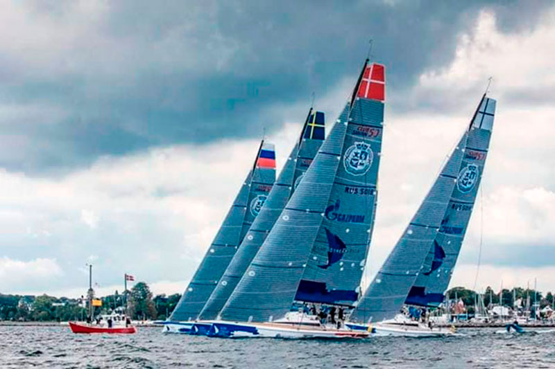 Регата на парусных яхтах в открытом море