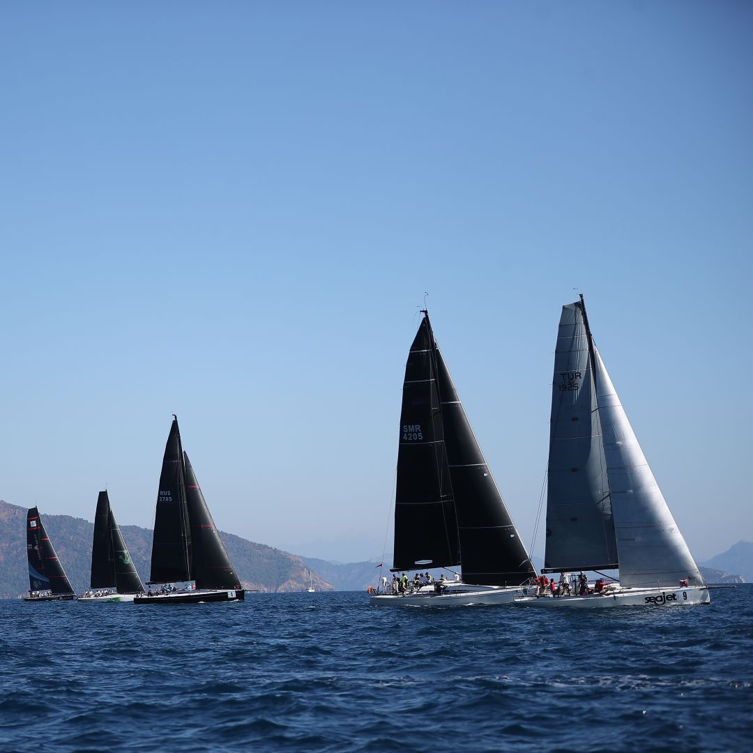 Оффшорная парусная регата Loryma CUP в Эгейском море, вид на яхты с высоты