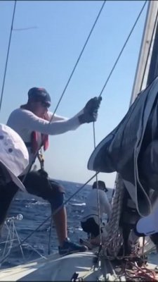 Тяжела работа гриндеров на мельнице яхты